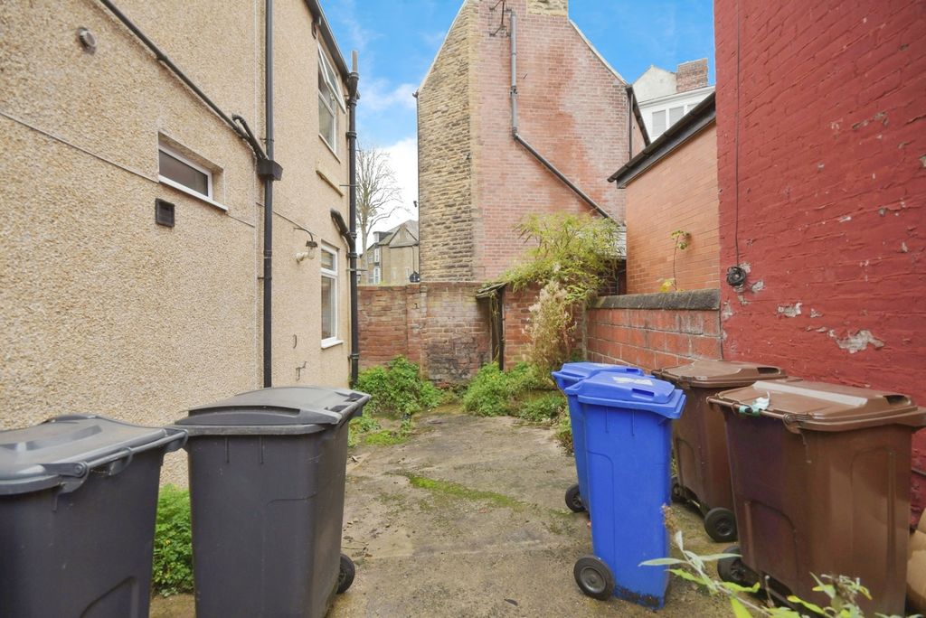 Property photo 2 of 17 Photo