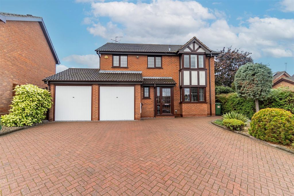 Property photo 1 of 32