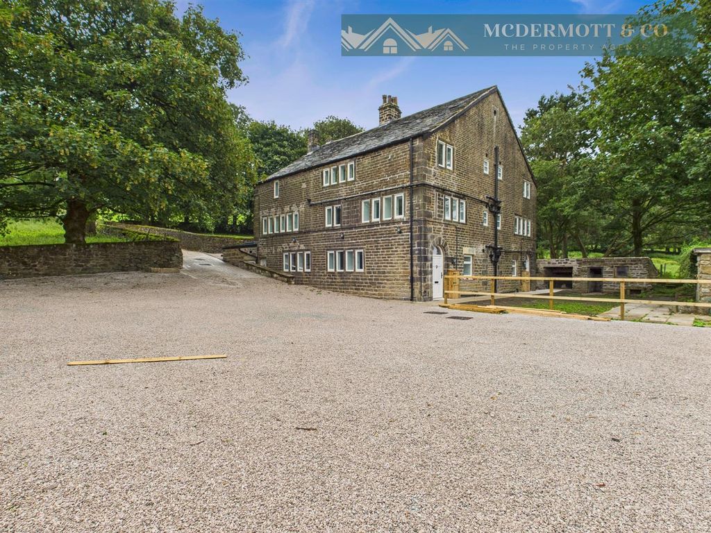 Property photo 1 of 19 External