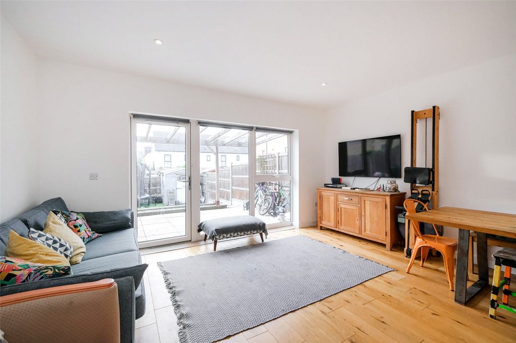 Property photo 2 of 16 Lounge/Diner