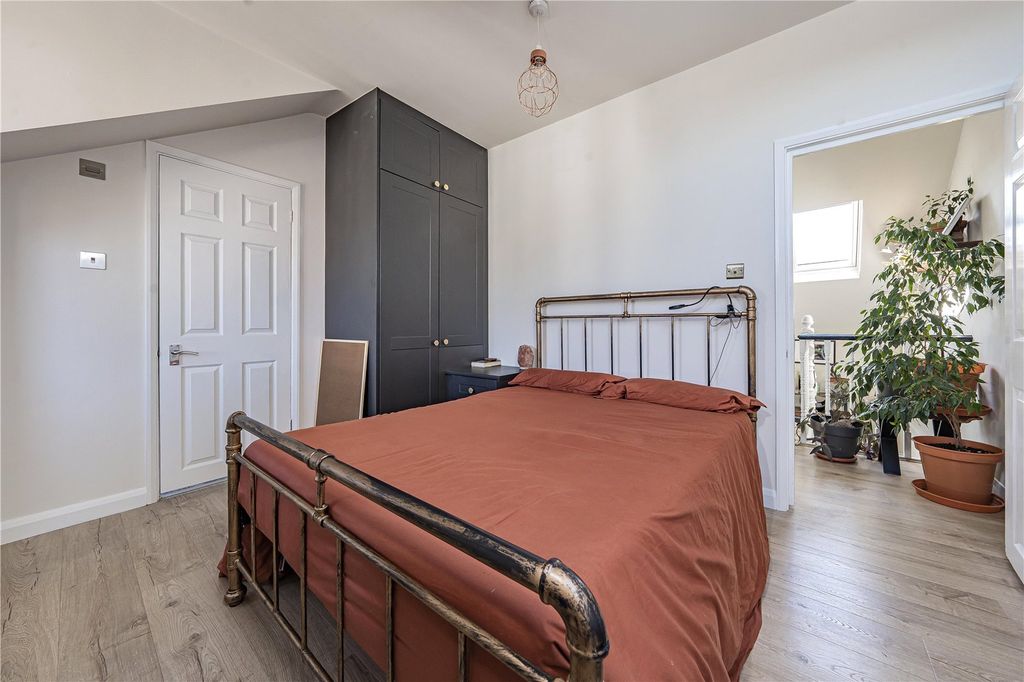 Property photo 3 of 11 Bedroom