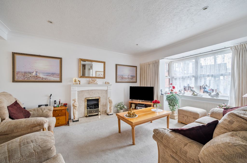 Property photo 2 of 22 2 - 1371520-19-68F76d...