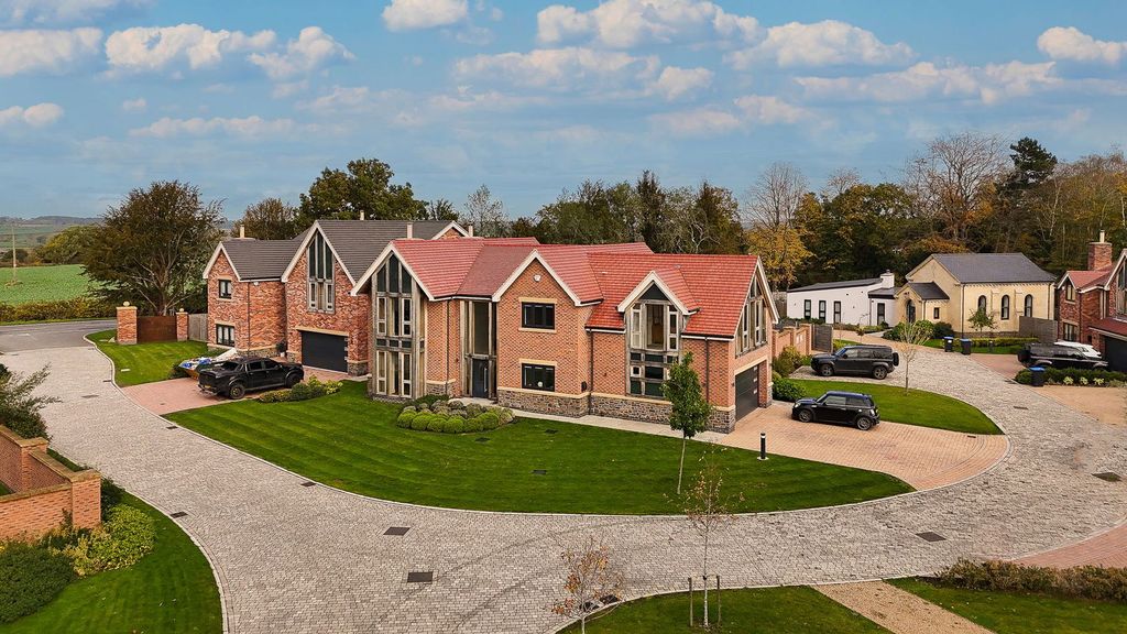 Property photo 2 of 25