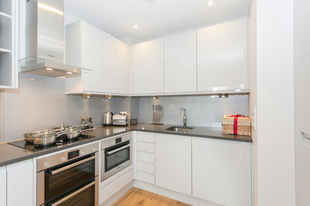 Property photo 3 of 8 Kitchen