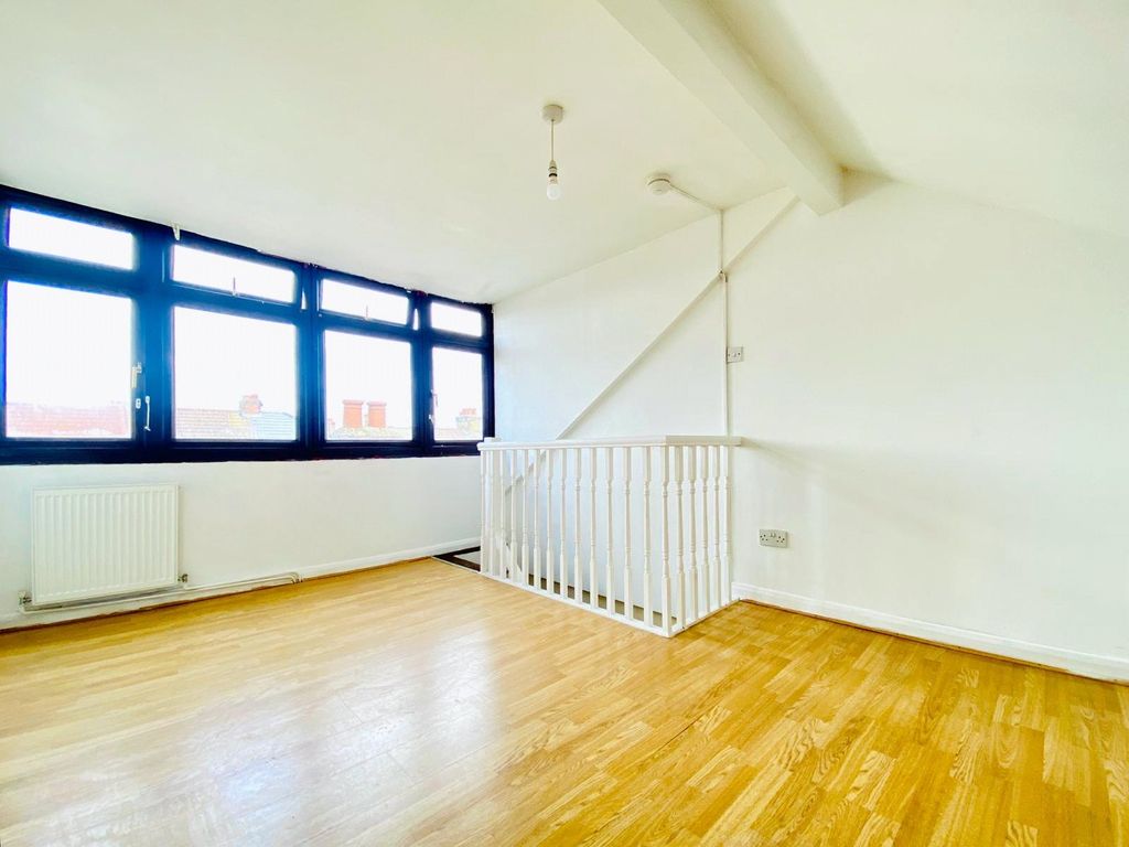 Property photo 3 of 7 Picture No. 04