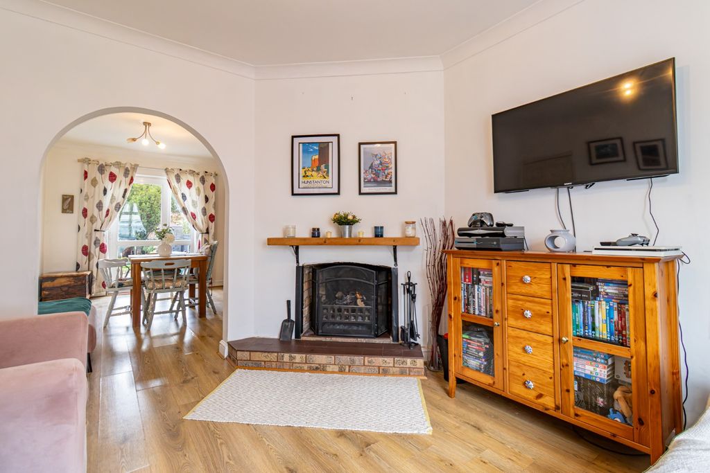 Property photo 2 of 25 4542945