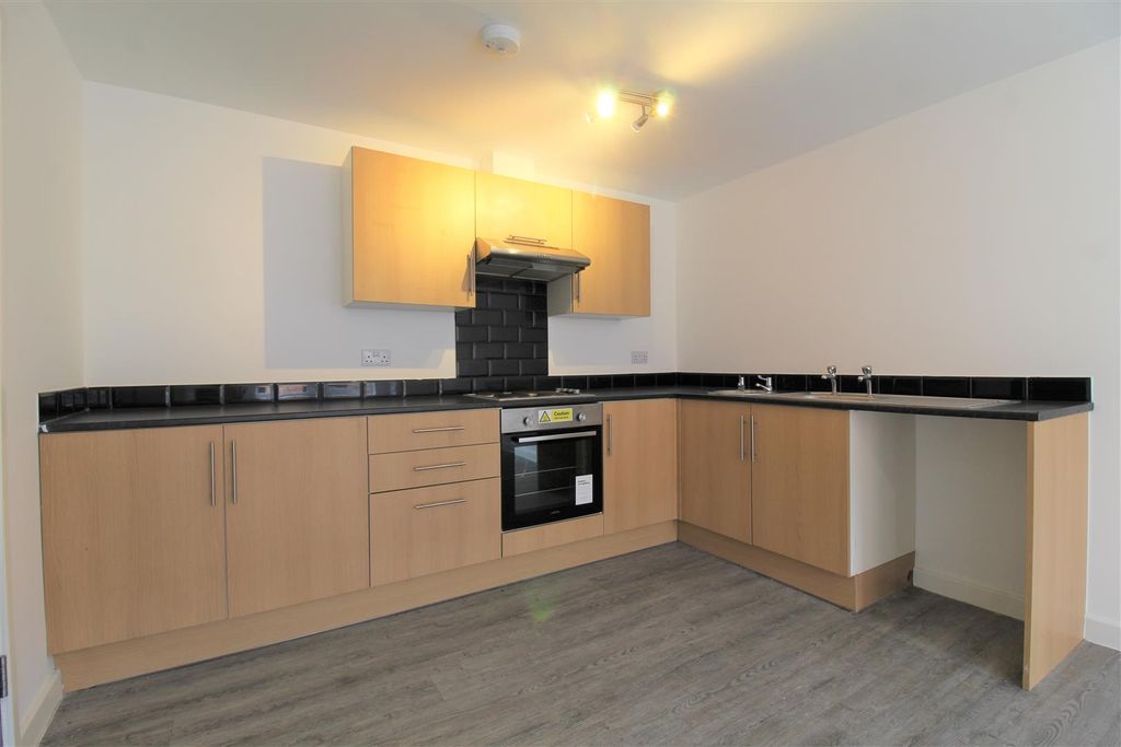 Property photo 3 of 7 3 Kitchen (2).Jpg