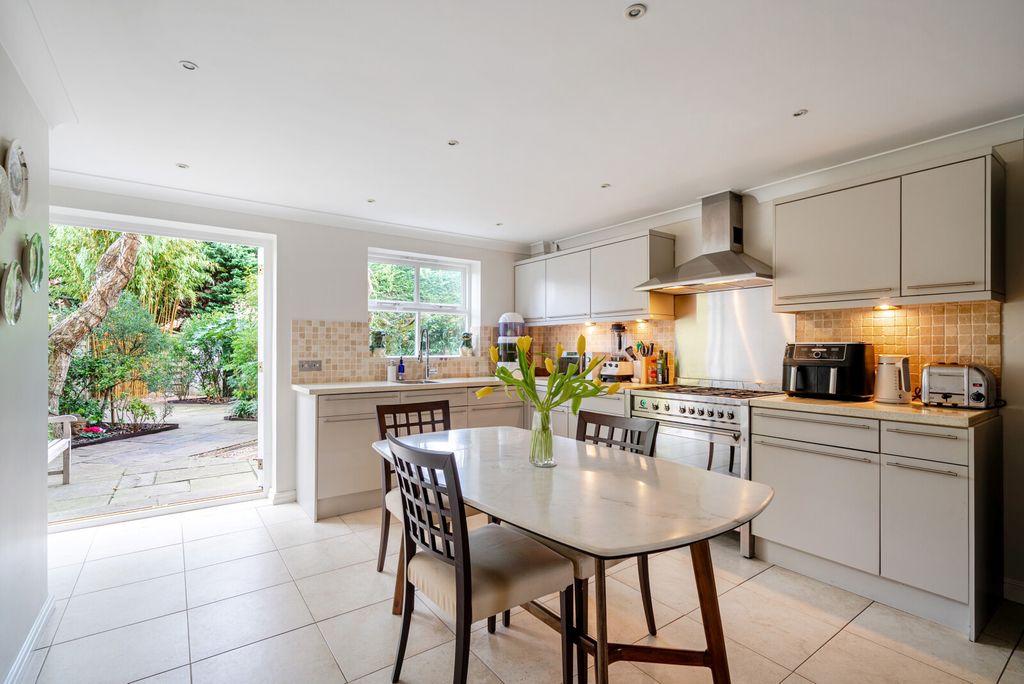 Property photo 3 of 17 Kitchen/Dining Room