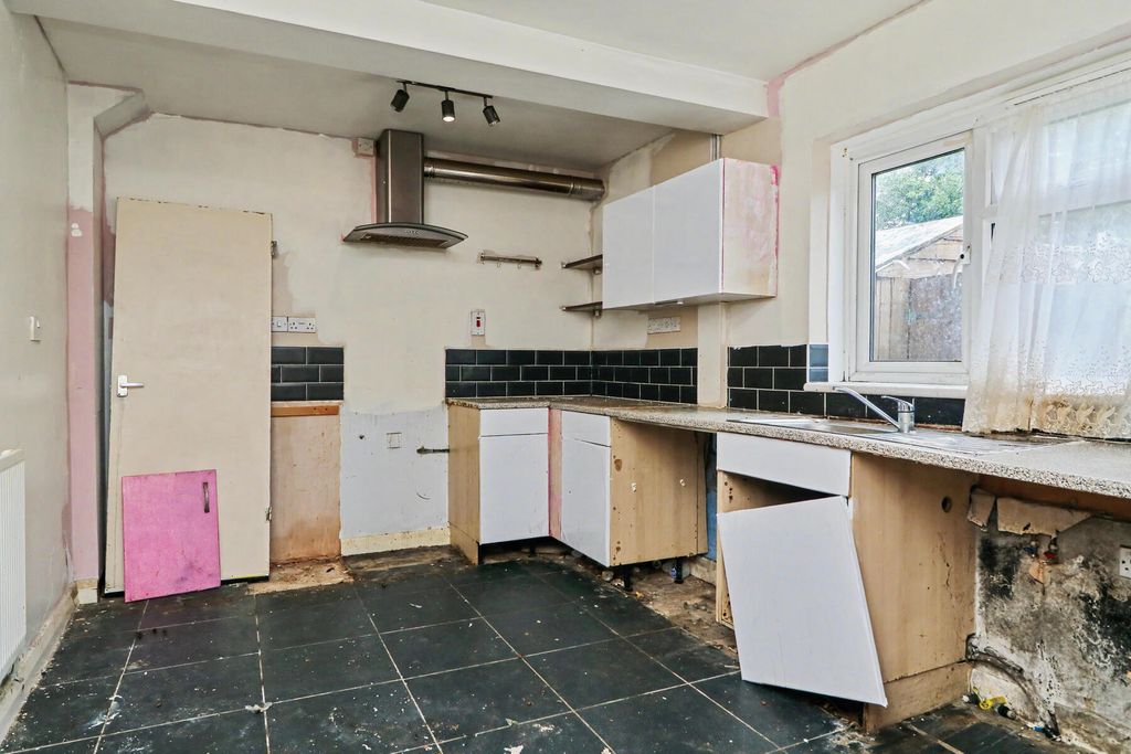 Property photo 3 of 9 Corneville Road - Kitchen
