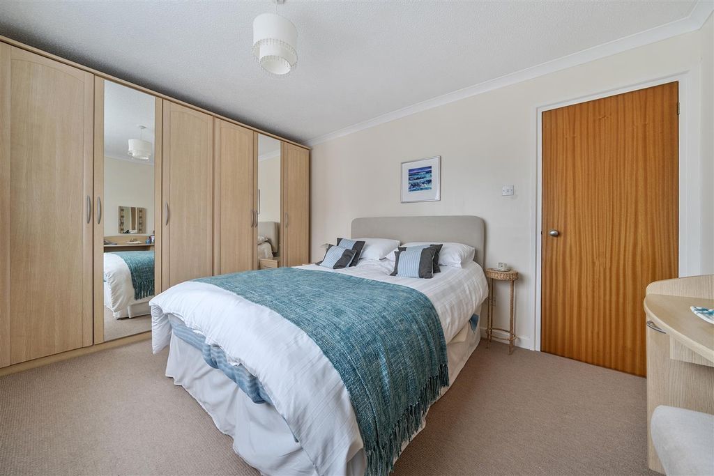 Property photo 3 of 20 Bedroom