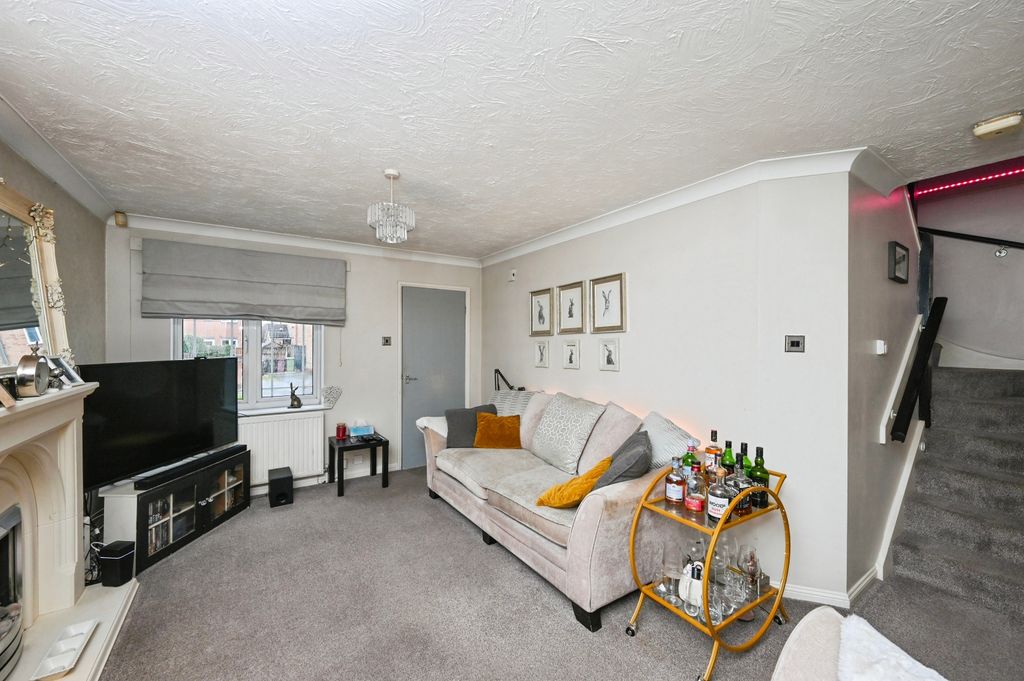 Property photo 2 of 15 Lounge