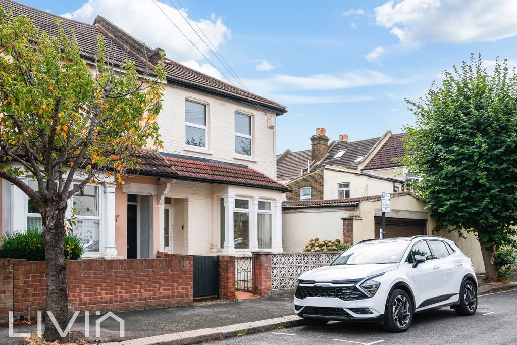 Property photo 1 of 12 Lancing Road (13)