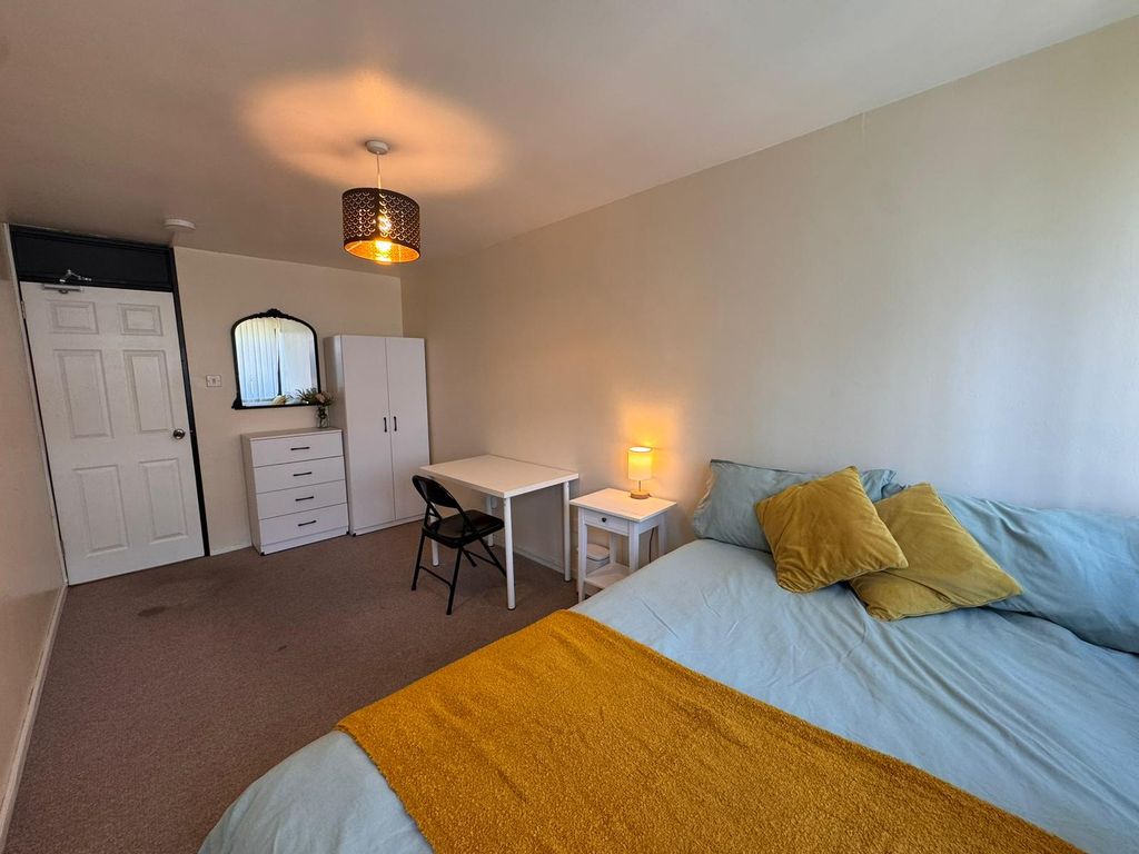 Property photo 1 of 4