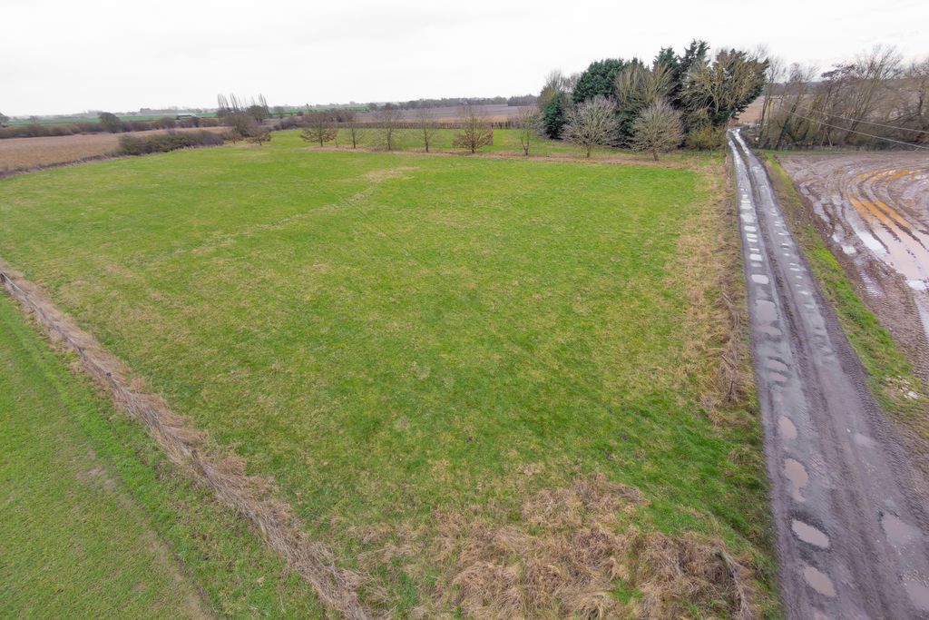 Property photo 2 of 28