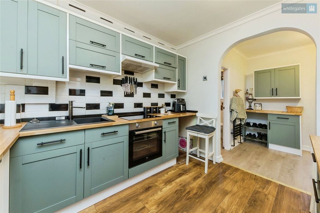 Property photo 3 of 16 Picture No. 11