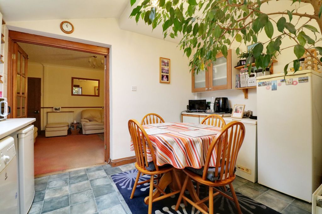 Property photo 2 of 15 Photo 17