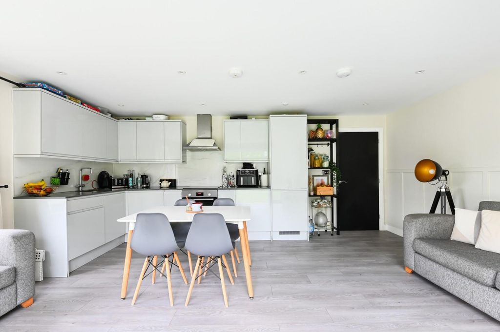 Property photo 3 of 14 Copthorne House - 9.Jpg