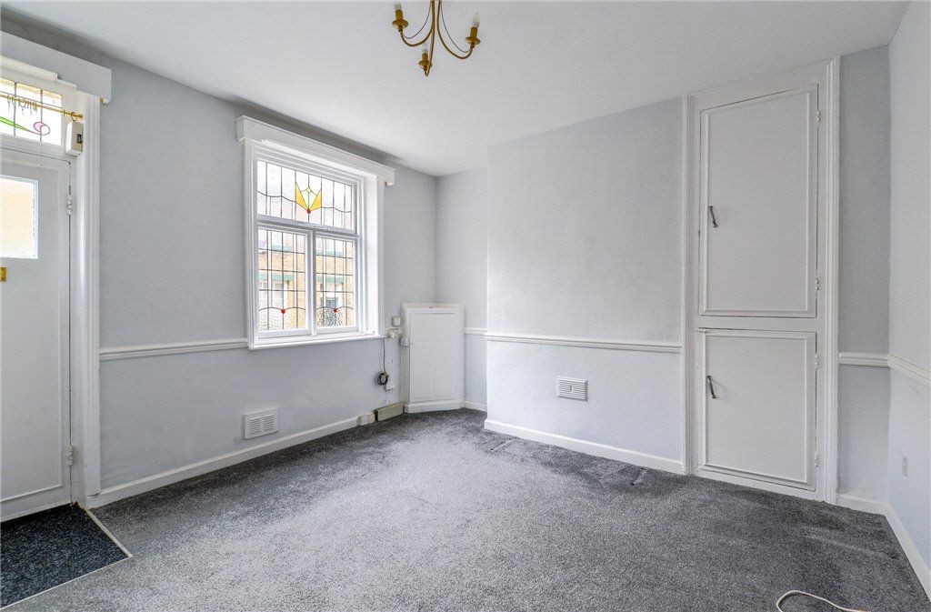 Property photo 2 of 16 Lounge