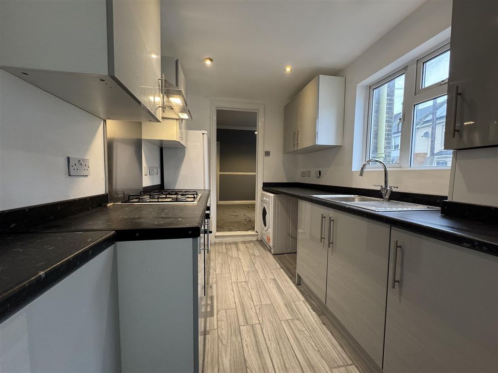 Property photo 1 of 11 3 Bedroom Terraced For Sale