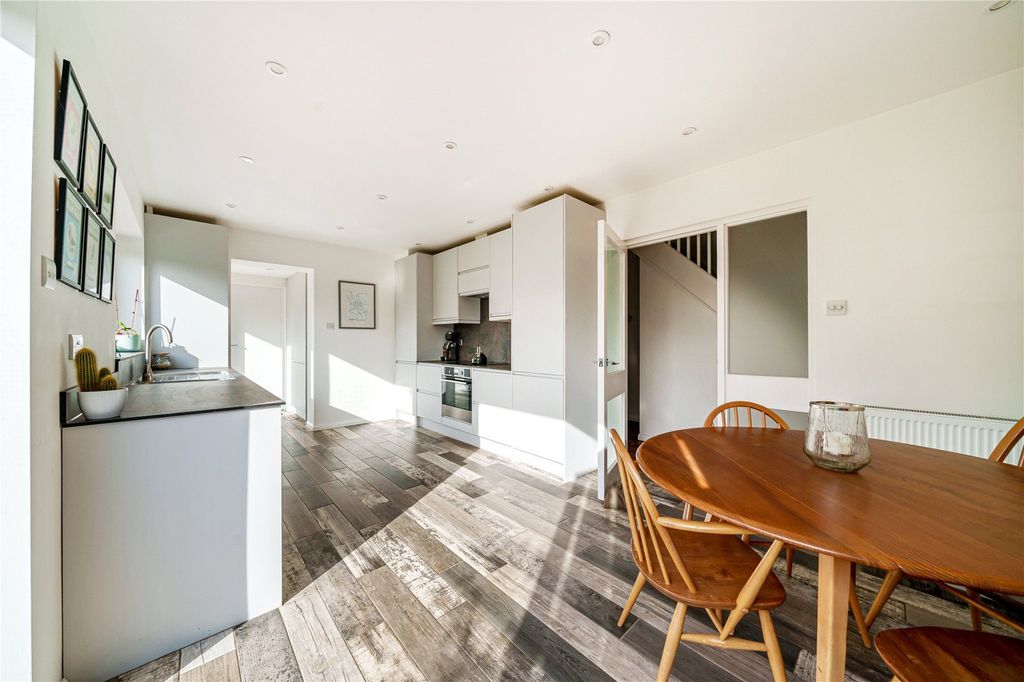 Property photo 2 of 12 Picture No. 16