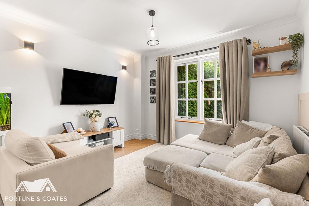 Property photo 3 of 21 Twyfordmews_13.Jpg