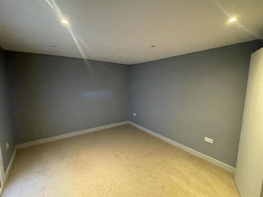 Property photo 3 of 11 Bedroom