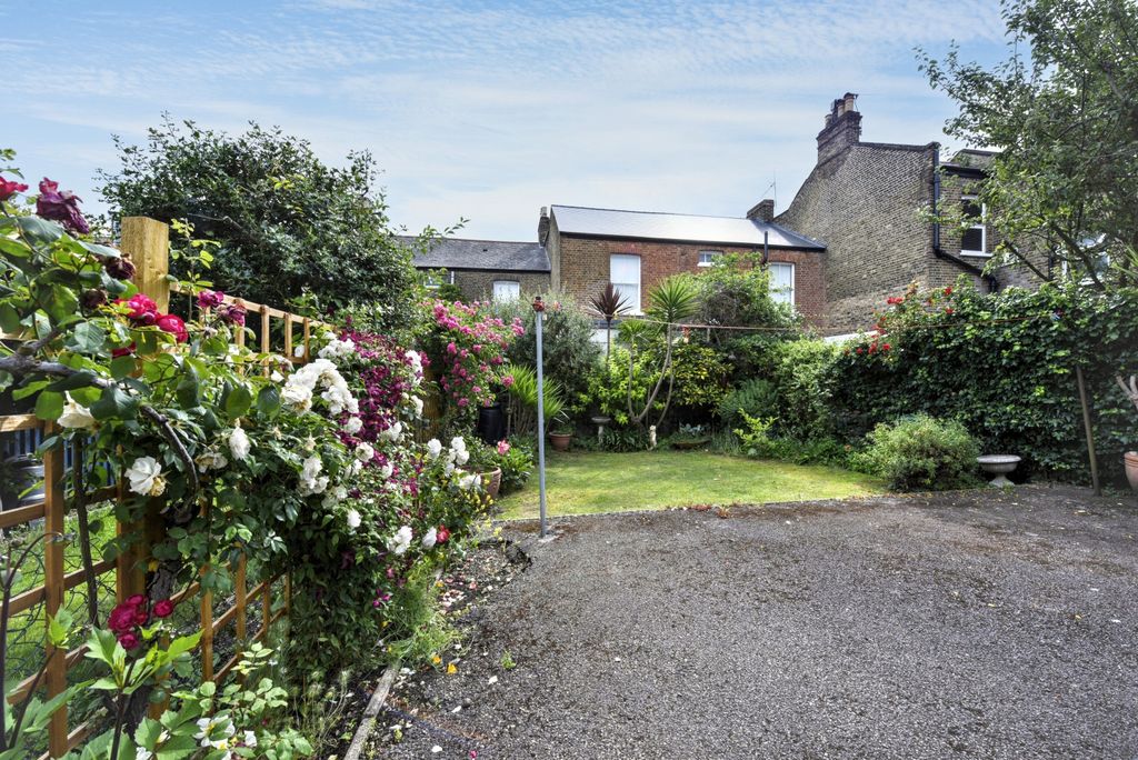 Property photo 1 of 15 Flat 2, Lazlo House, 55 Shenley Road, Camberwell, London Se5 8LX