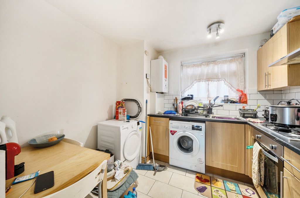 Property photo 3 of 11 Kitchen