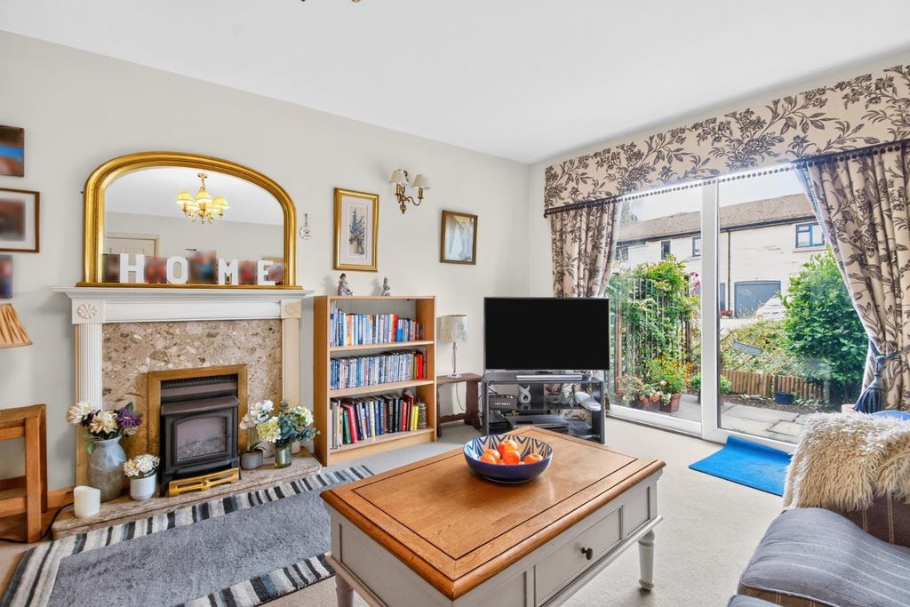 Property photo 3 of 23 14Lowmillcourt-11.Jpg