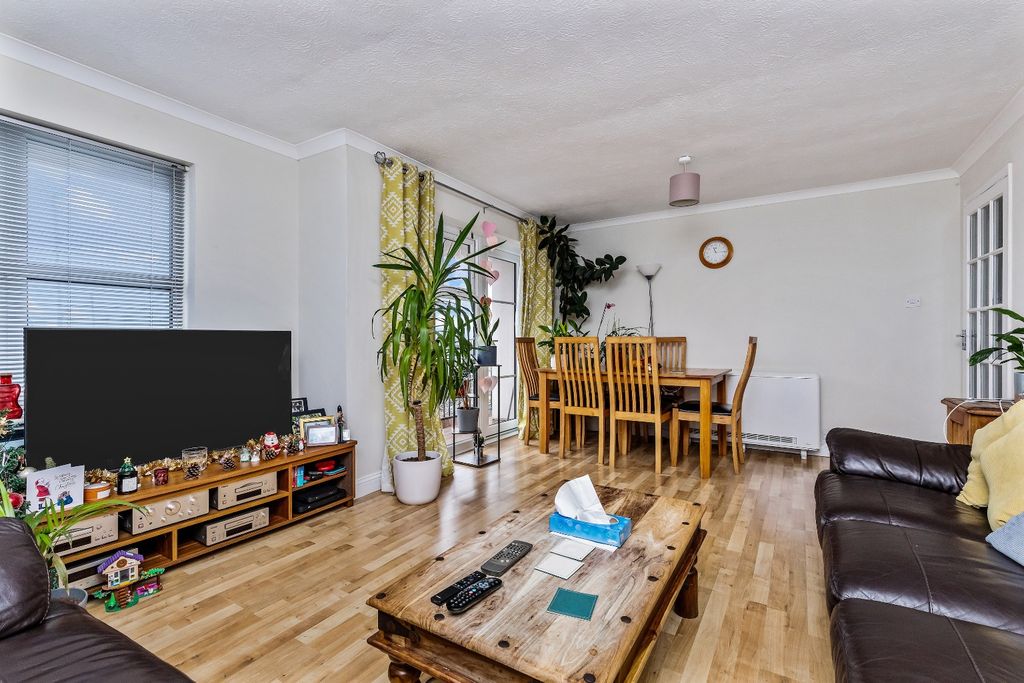 Property photo 2 of 9 4729375