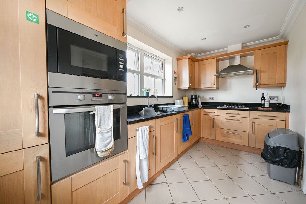 Property photo 2 of 8