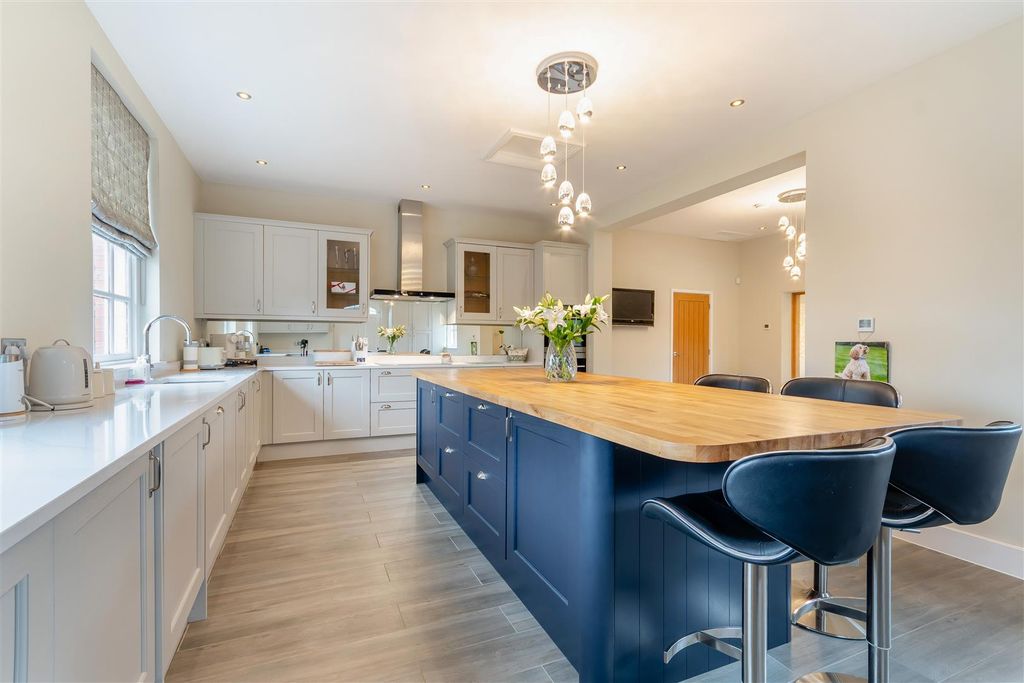 Property photo 3 of 40