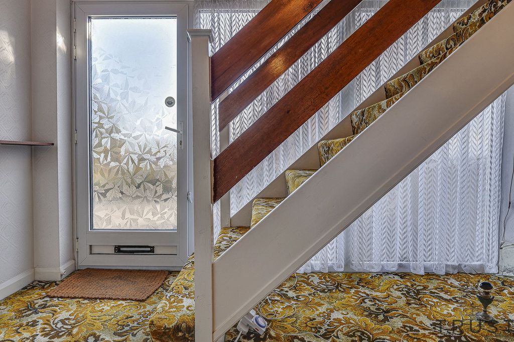 Property photo 3 of 33