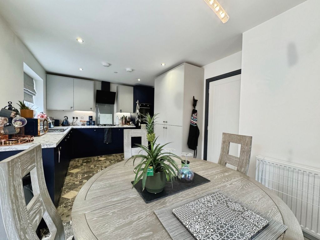 Property photo 2 of 32 4181874