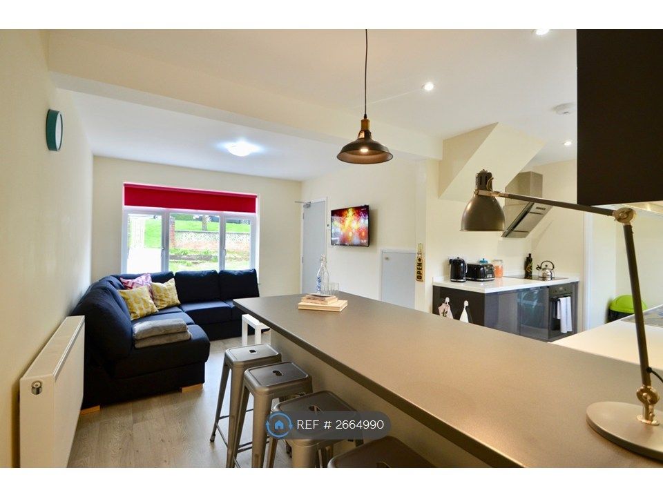 Property photo 1 of 15 Kitchen / Living Room