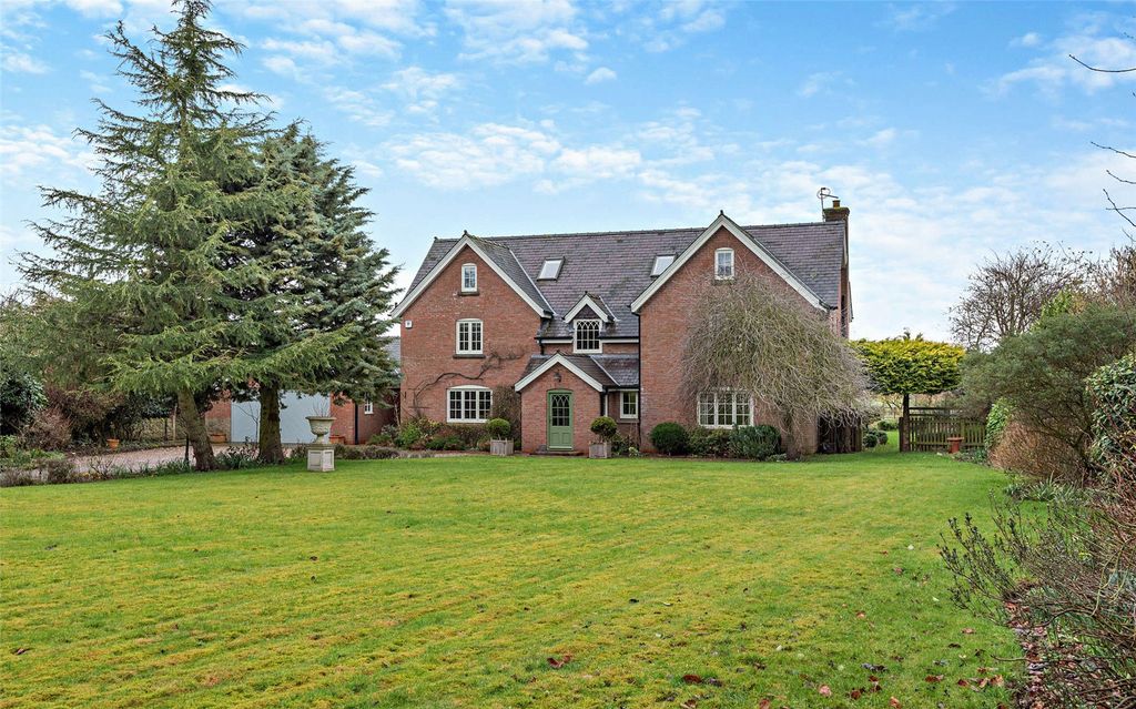 Property photo 2 of 29 Clive Grange