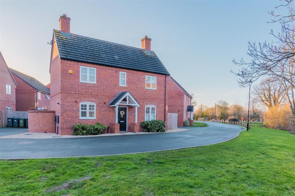 Property photo 1 of 32