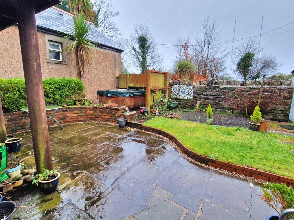 Property photo 2 of 27