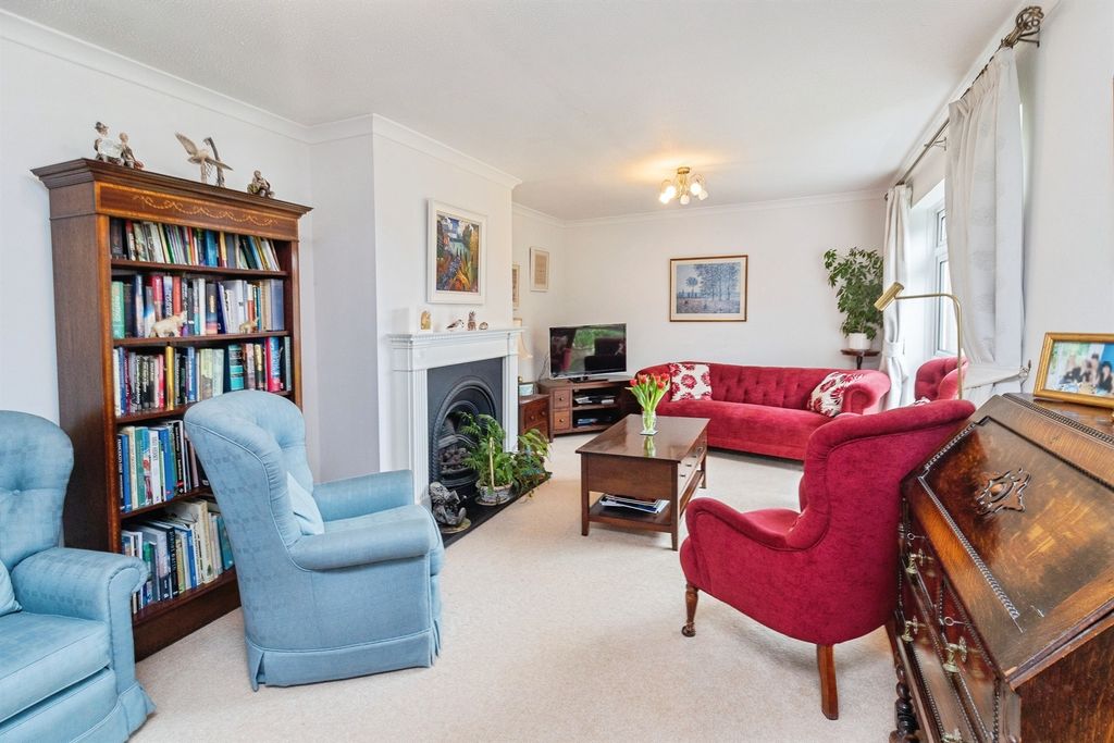 Property photo 2 of 17