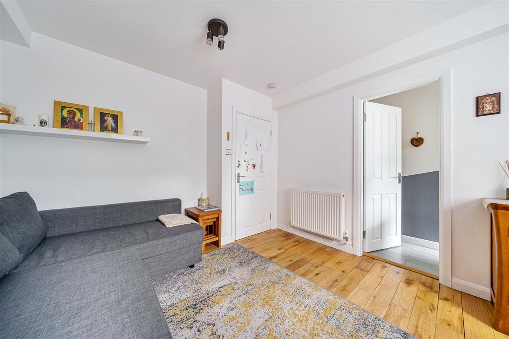 Property photo 3 of 11