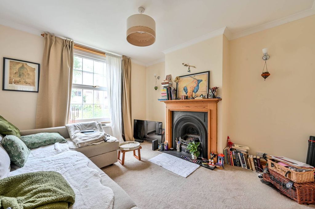 Property photo 3 of 12