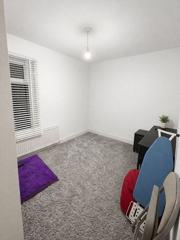 Property photo 1 of 6 Bedroom