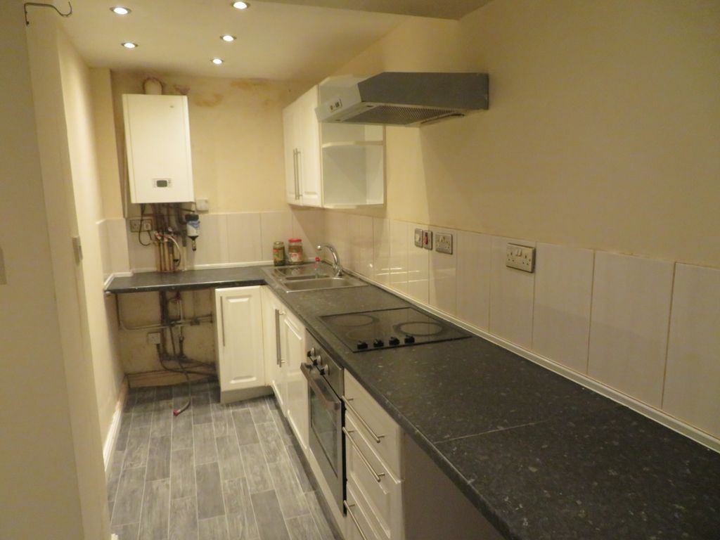 Property photo 3 of 8 Kitchen