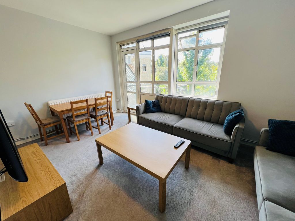 Property photo 1 of 16 3 Bedroom Flat For Rent