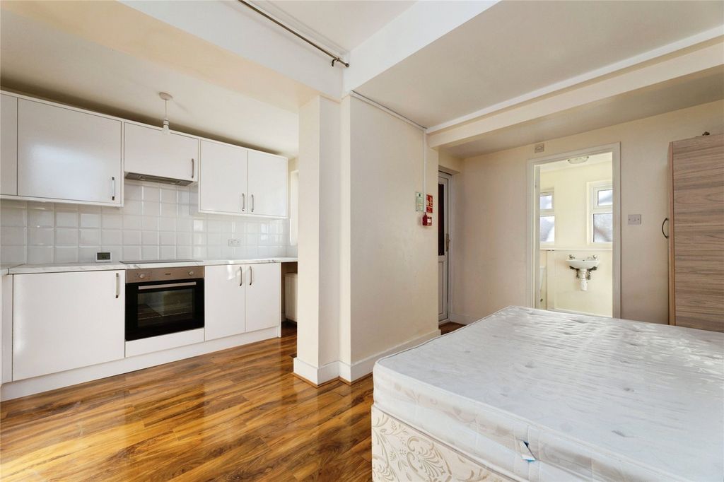 Property photo 3 of 17 Picture No. 11