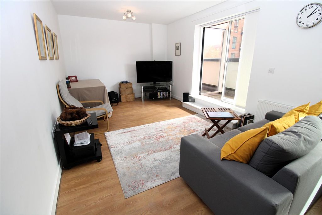 Property photo 3 of 17 Lounge.Jpg