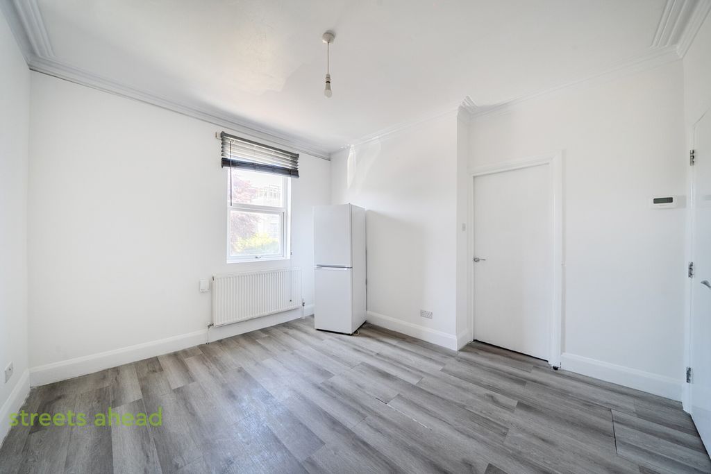 Property photo 3 of 11 Ebfc8879-E6E4-4c8...