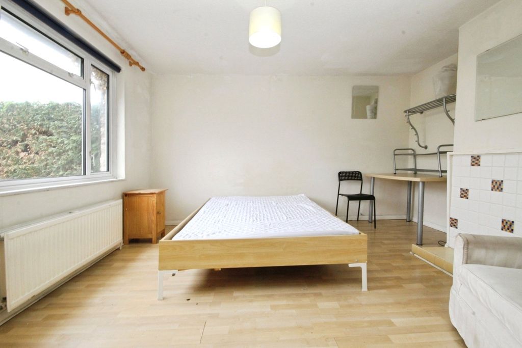 Property photo 3 of 8 Room