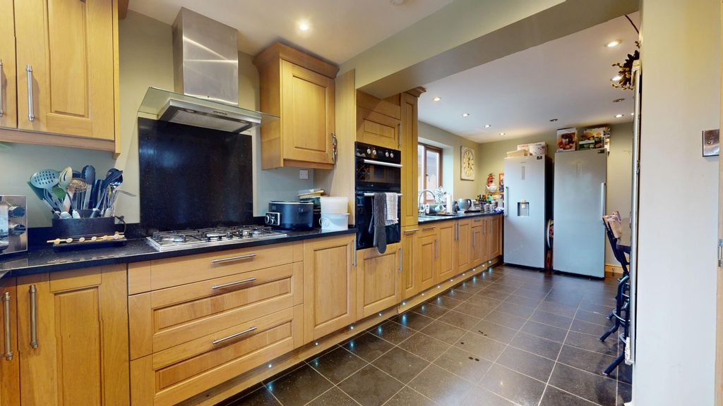 Property photo 2 of 39 4625195