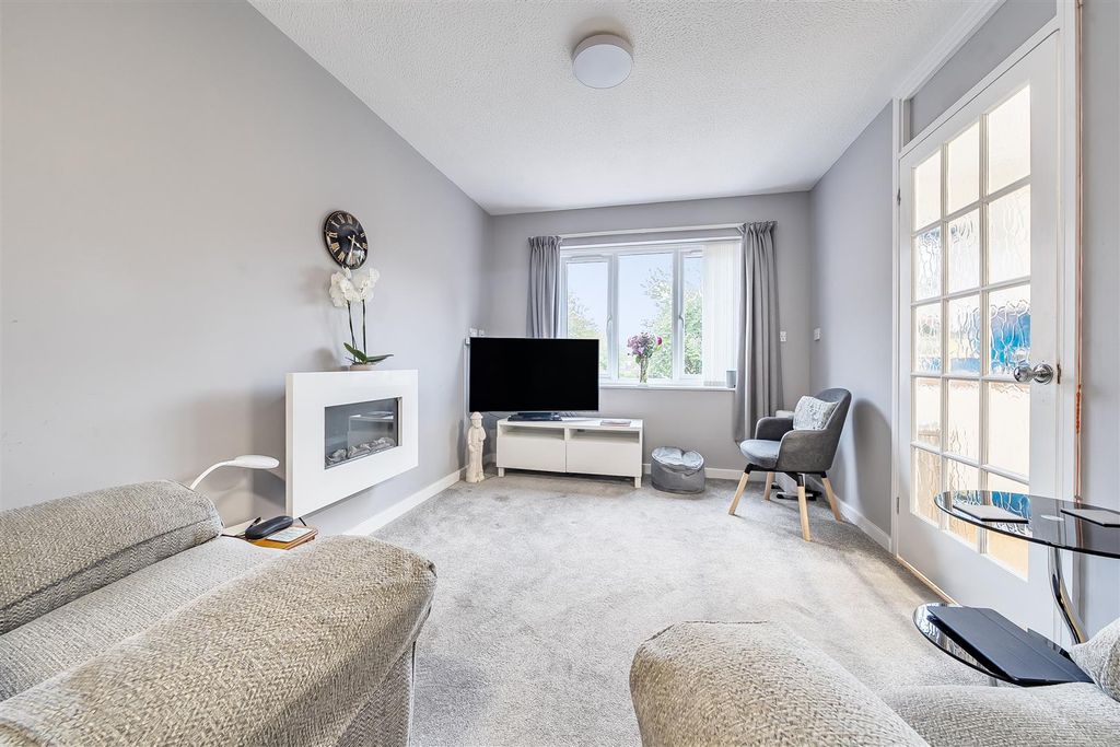 Property photo 2 of 17 Lounge/Diner